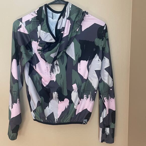 Puma Girls Camo Print Hooded Top & Leggings Set Size Medium (8-10) Pink/Gray - Picture 3 of 16